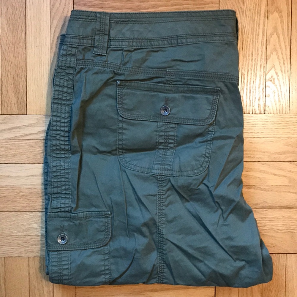 Style&Co cropped cargo size 18